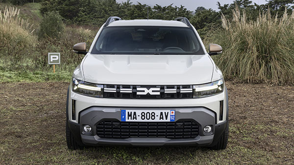 2024 renault duster front