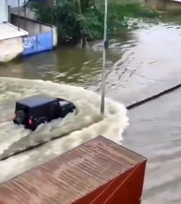 anand mahindra shares thar driving flooded chennai anand mahindra shares thar driving flooded chennai
