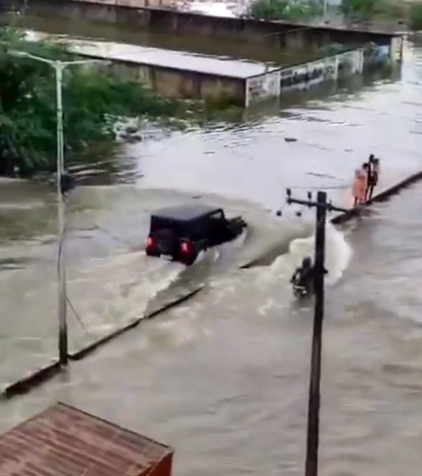 anand mahindra shares thar driving flooded chennai anand mahindra shares thar driving flooded chennai