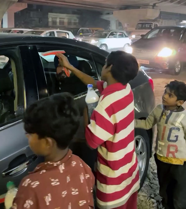 Kind Car Owner Treats Group Of Children To A 5-Star Dinner After They Cleaned His Car Viral Video Kind Car Owner Treats Group Of Children To A 5-Star Dinner After They Cleaned His Car Viral Video