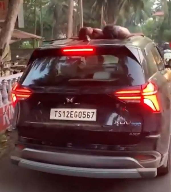 കുട്ടികളുടെ ജീവന് പുല്ലുവിലയാണോ; കാറിൻ്റെ റൂഫിൽ യാത്ര