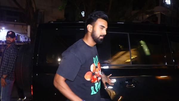 kl rahul land rover defender