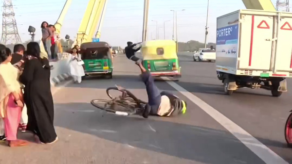 Careless Stunt In Delhi Viral Video
