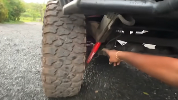 ഇന്നോവയെ ഓഫ്റോഡറാക്കി മാറ്റി, വീഡിയോ കാണാം