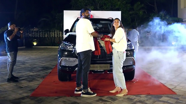 Nayanthara Taking Delivery Of New Mercedes Maybach GLS600 Luxury SUV Video Nayanthara Taking Delivery Of New Mercedes Maybach GLS600 Luxury SUV Video