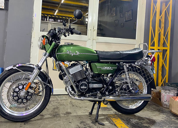 mahendra singh dhoni yamaha rd350 