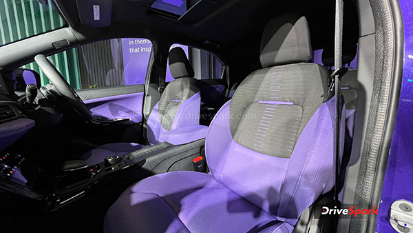 ക്യാബിനിൽ കേമനാണ്? XUV400 പ്രോ vs നെക്സോൺ ഇവി