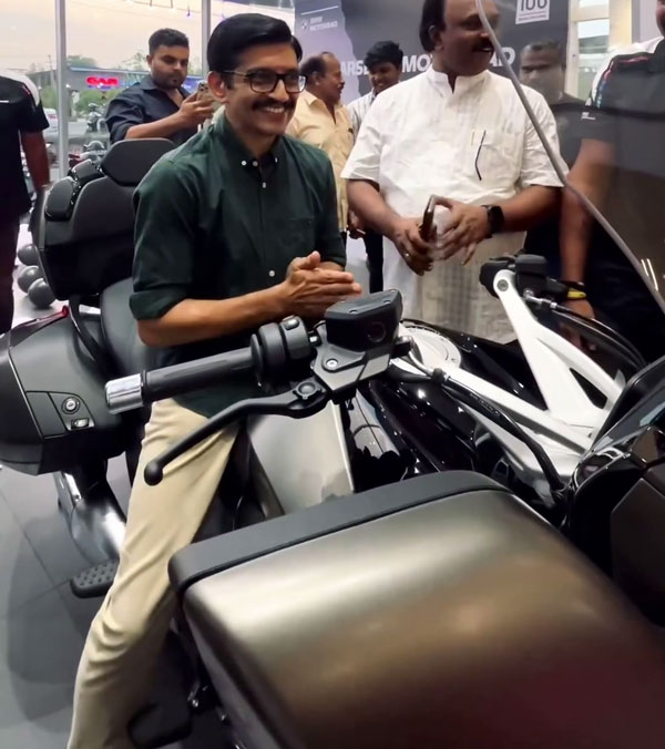 BMW K1600B -യുടെ താക്കോൾ സുഹൃത്തിന് കൈമാറി ആദിത്യവർമ്മ; പക്ഷേ ഒരു ട്വിസ്റ്റ് ഉണ്ടേ