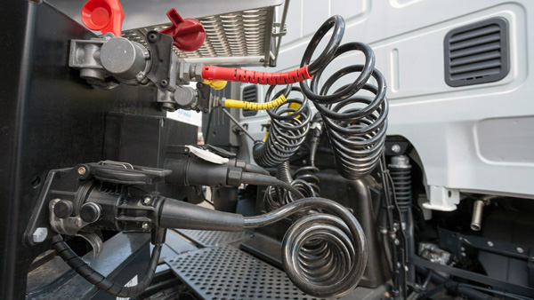 എയർ ബ്രേക്കിൻ്റെ പ്രവർത്തനം അറിയാൻ പോളിടെക്നിക് പഠിക്കണ്ട 