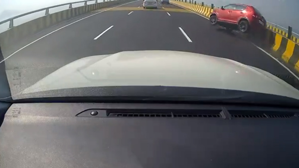 Maruti Suzuki Ignis Accident In Atal Setu Bridge