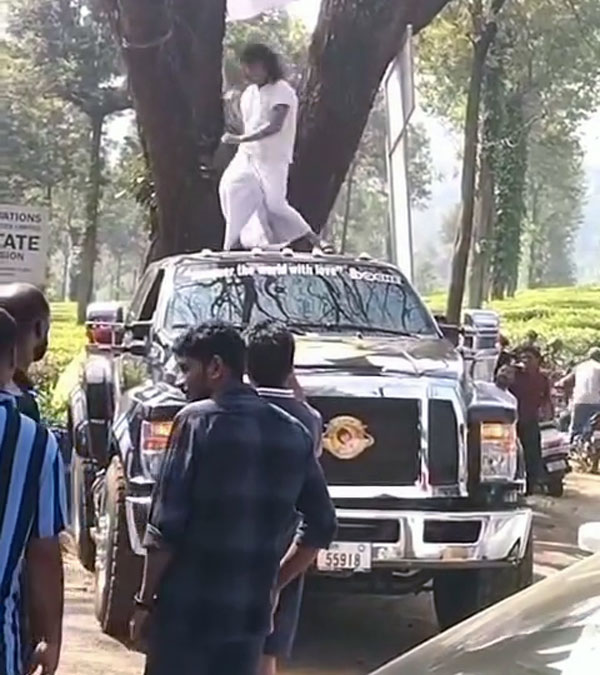 ട്രാഫിക് ജാം സൃഷ്ടിച്ച് ബോച്ചെയുടെ ഫോർഡ് F650