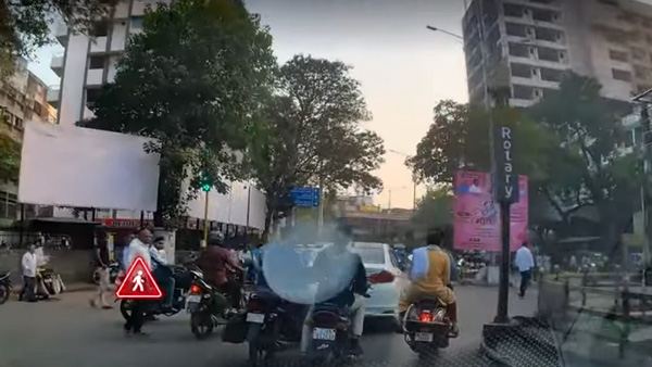 കിളിപോയി അഡാസ് ഫീച്ചർ 