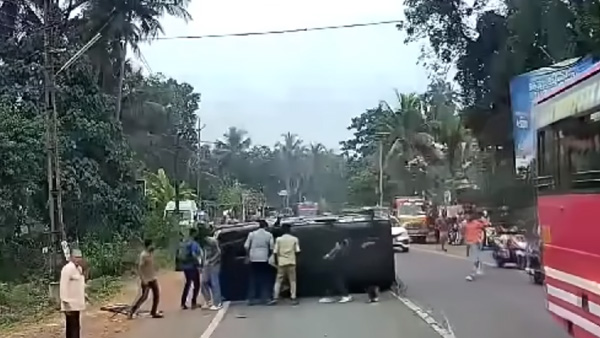 റോഡിൽ തകിടം മറിഞ്ഞ് സ്കോർപിയോ വീഡിയോ കാണാം റോഡിൽ തകിടം മറിഞ്ഞ് സ്കോർപിയോ വീഡിയോ കാണാം