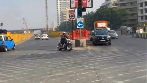 മാരുതി സുസുക്കി എർട്ടിഗയും ഹാർലി ഡേവിഡ്സണും കൂട്ടിയിടിച്ചു