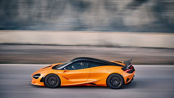mclaren 750s side view