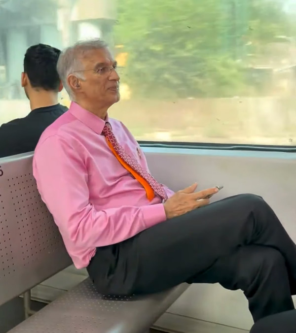 niranjan hiranandani travels by local train