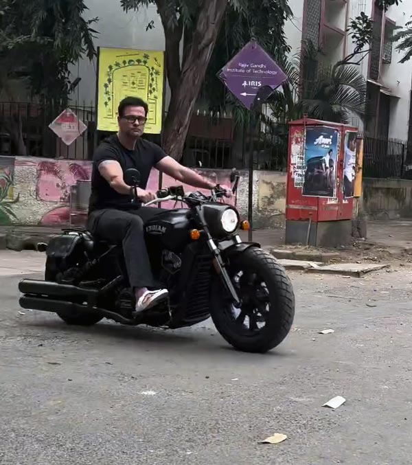 ക്രൂയിസർ ബൈക്കിൽ കിടിലൻ ലുക്കിൽ വരുന്നത് ആരാണെന്നറിയാമോ