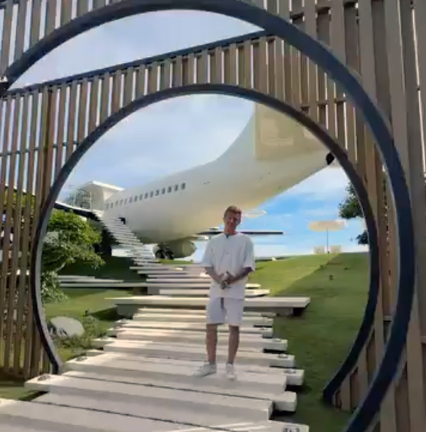 Retired Boeing 737 Turns Into A Luxurios Villa In Bali Video By Anand Mahindra