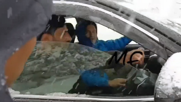 കശ്മീർ ട്രിപ്പിനിടയിൽ വഴിയിൽ കുടുങ്ങി ക്രിക്കറ്റ് ഇതിഹാസം കശ്മീർ ട്രിപ്പിനിടയിൽ വഴിയിൽ കുടുങ്ങി ക്രിക്കറ്റ് ഇതിഹാസം