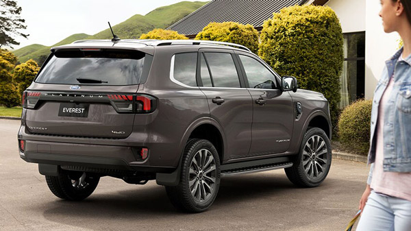 New Ford Endeavour Spied In India