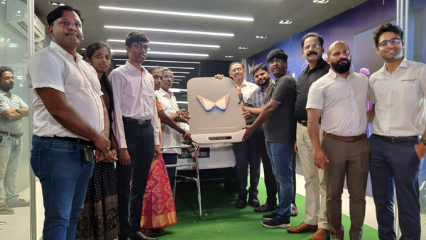 chess randmaster praggnanandhaa mahindra xuv400