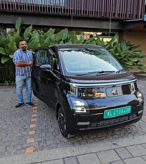 Ebbin Jose Food-n-travel Vlogger Buys New MG Comet Electric Car