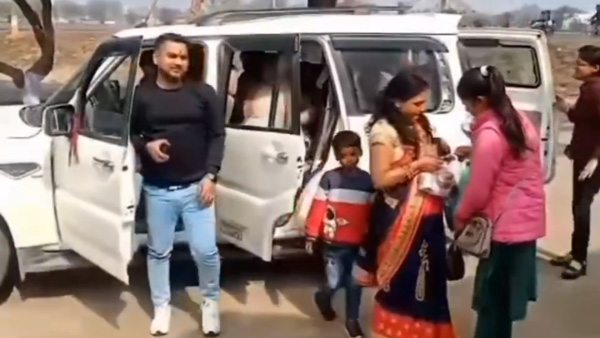 mahindra scorpio carrying 18 people
