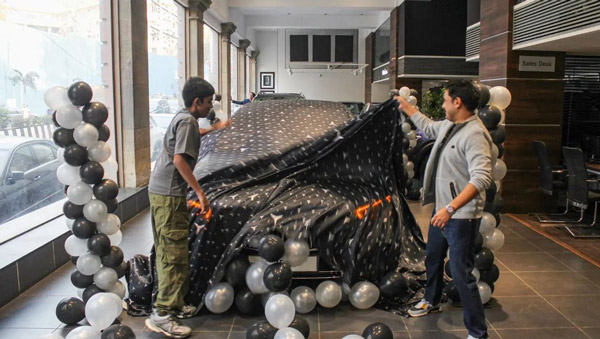 manoj muntashir mercedes maybach s-class