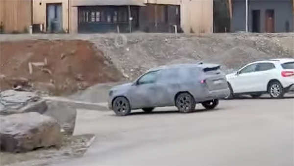 renault duster 7 seater spied