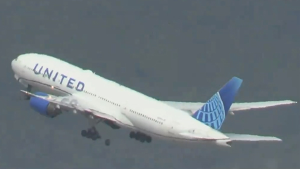 united airlines boeing wheel falls off