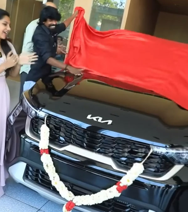 actor kottachi gifted kia car daughter