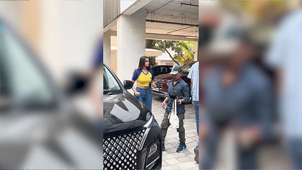 ayesha khan buys mg hector