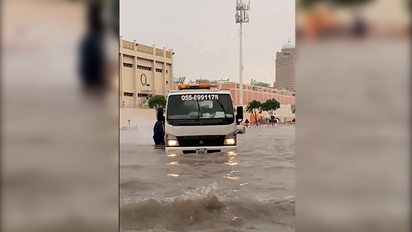 UAE Rain 2024 Golden Rules Helps For Safe Driving During Bad Weather UAE Rain 2024 Golden Rules Helps For Safe Driving During Bad Weather