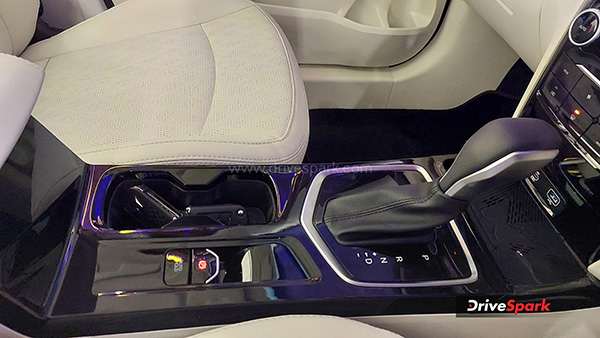 mahindra xuv 3xo centre console