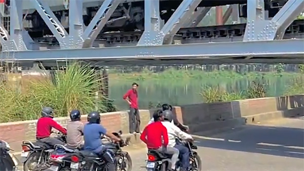 train two wheelers stop