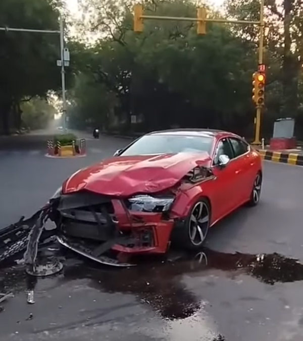 audi s5 hits maruti wagonr