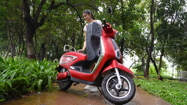 iVOOMi JeetX ZE Electric Scooter Launched