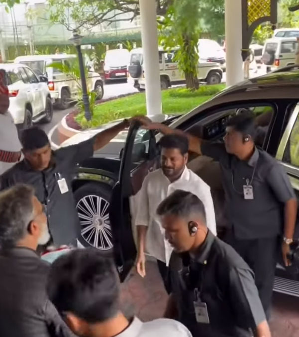 CM Revanth Reddy Arriving In PV Abdul Wahab MP s Mercedes Maybach GLS 600