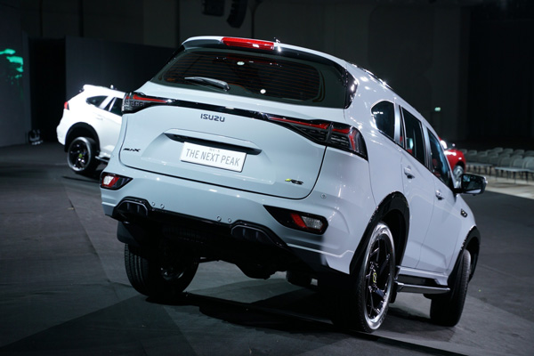 Isuzu MU-X Facelift SUV Unveiled To Rival Toyota Fortuner