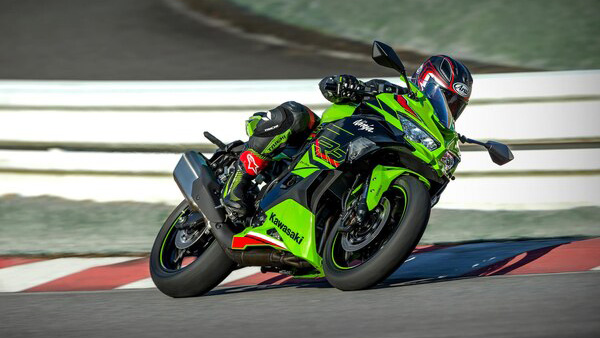 kawasaki-ninja-zx-4rr-launched-in-india-price-features-specs