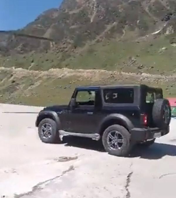 mahindra thar airdropped by chinook helicopter