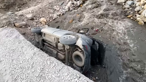 tata harrier falls off bridge tata harrier falls off bridge