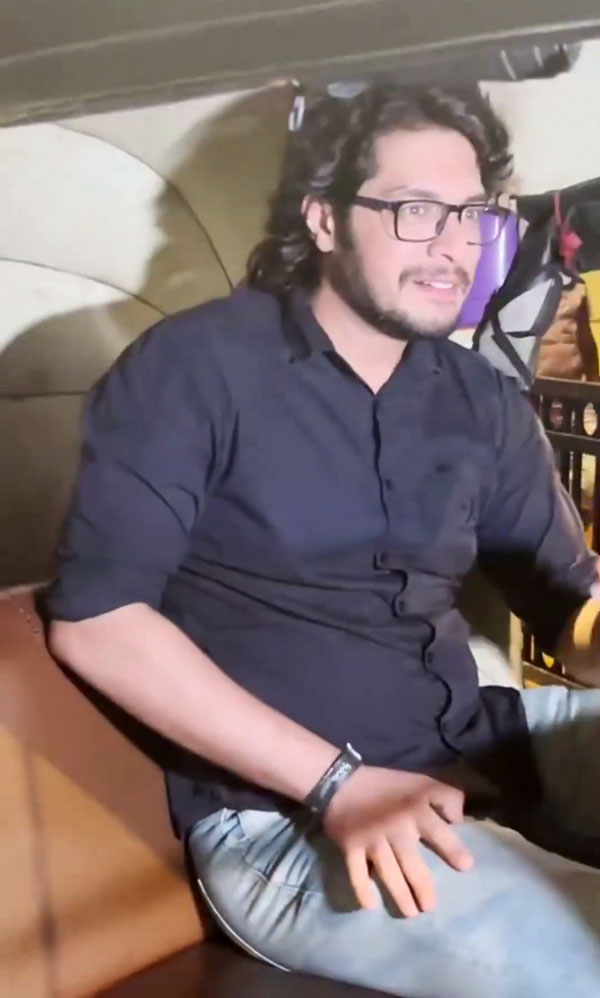 junaid khan travelling by auto