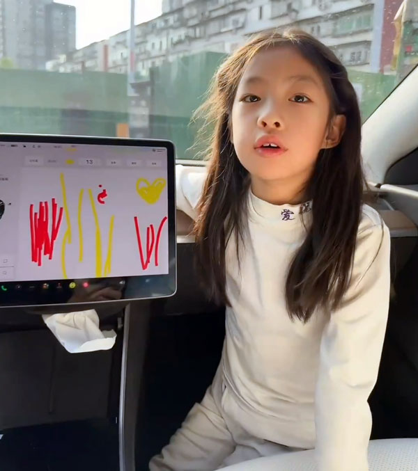 kid asks elon musk to fix teslas screen