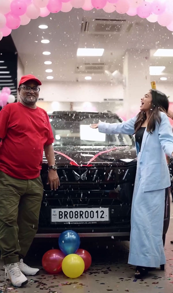പ്രിയപ്പെട്ട അച്ഛന് താരം സമ്മാനിച്ച കാർ കണ്ടോ, ഡെലിവറി വീഡിയോ വൈറ ...
