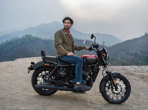 yezdi roadster trail pack