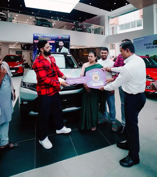 Big Boss Kannada Season 10 Winner Karthik Mahesh