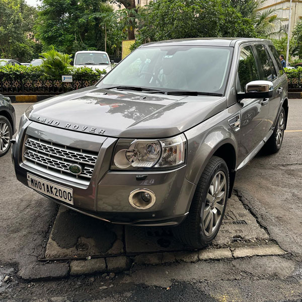 Ratan Tata Spotted In Land Rover Freelander 2 Luxury SUV