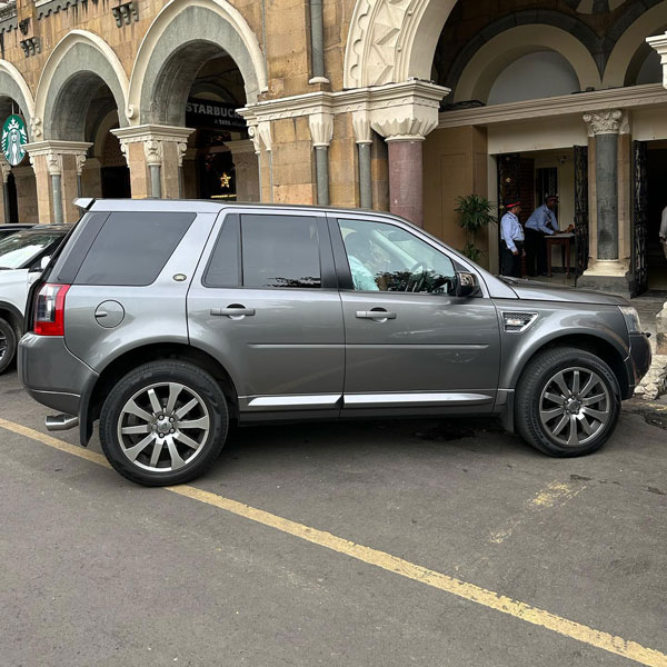Ratan Tata Spotted In Land Rover Freelander 2 Luxury SUV