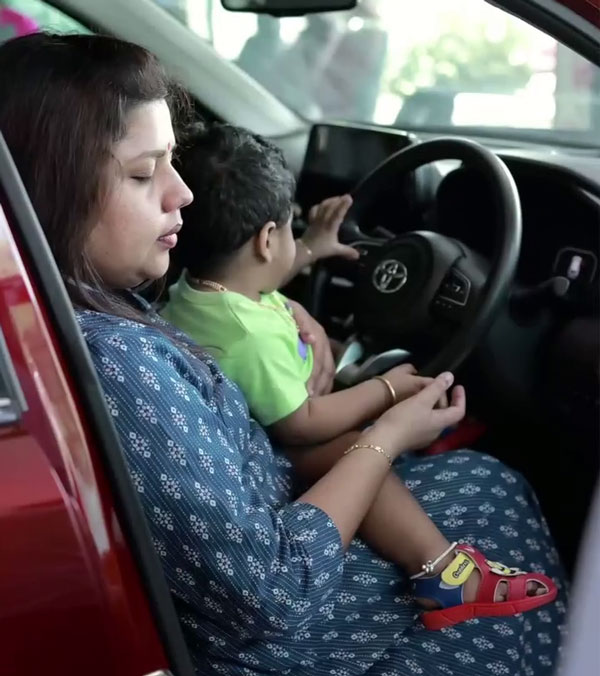 actress sneha sreekumar toyota hyryder actress sneha sreekumar toyota hyryder